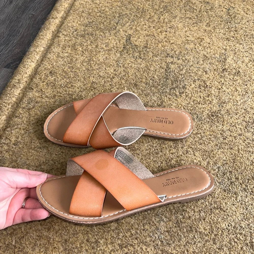 Old Navy Women's Brown Cross-Strap Sandals
